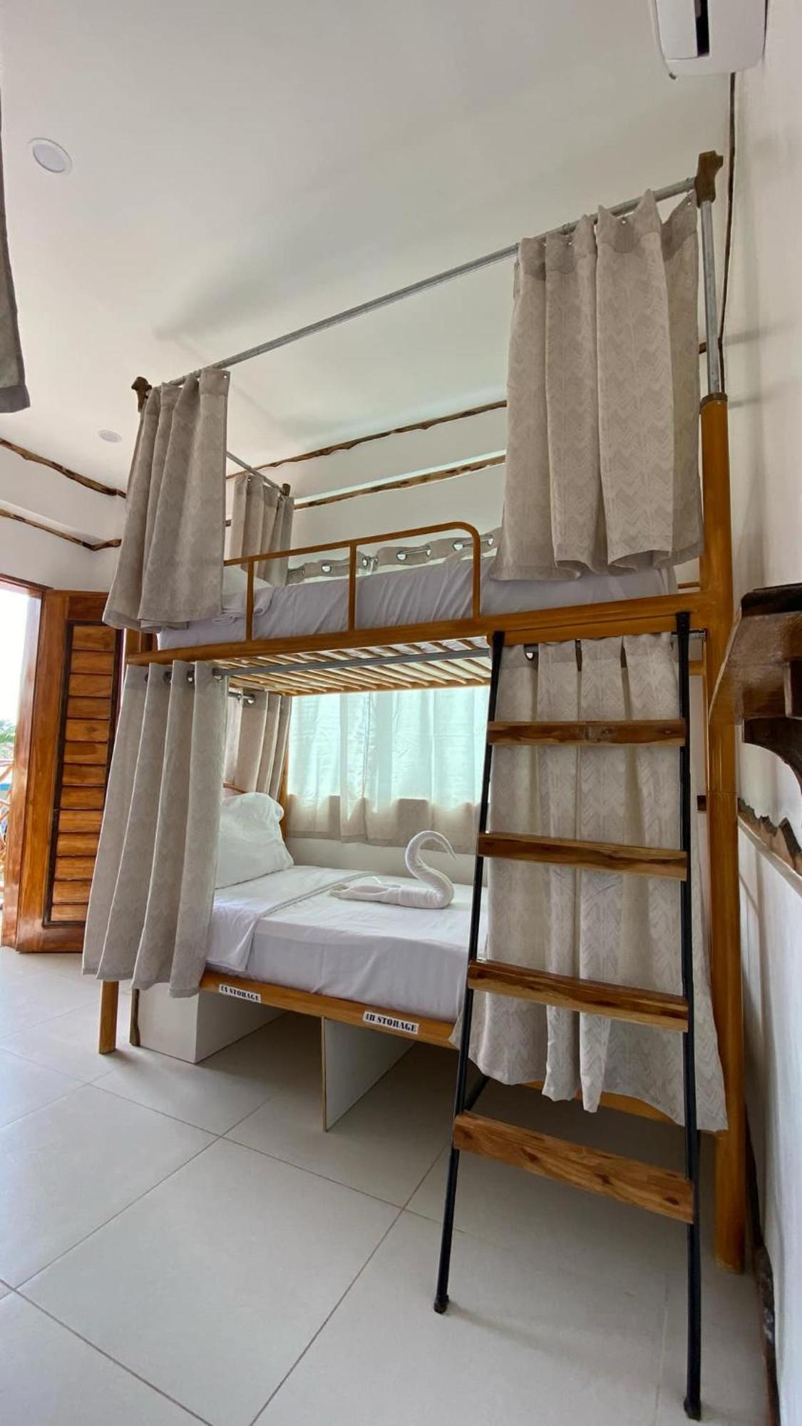 The Hat Trick Hostel Basdiot Экстерьер фото