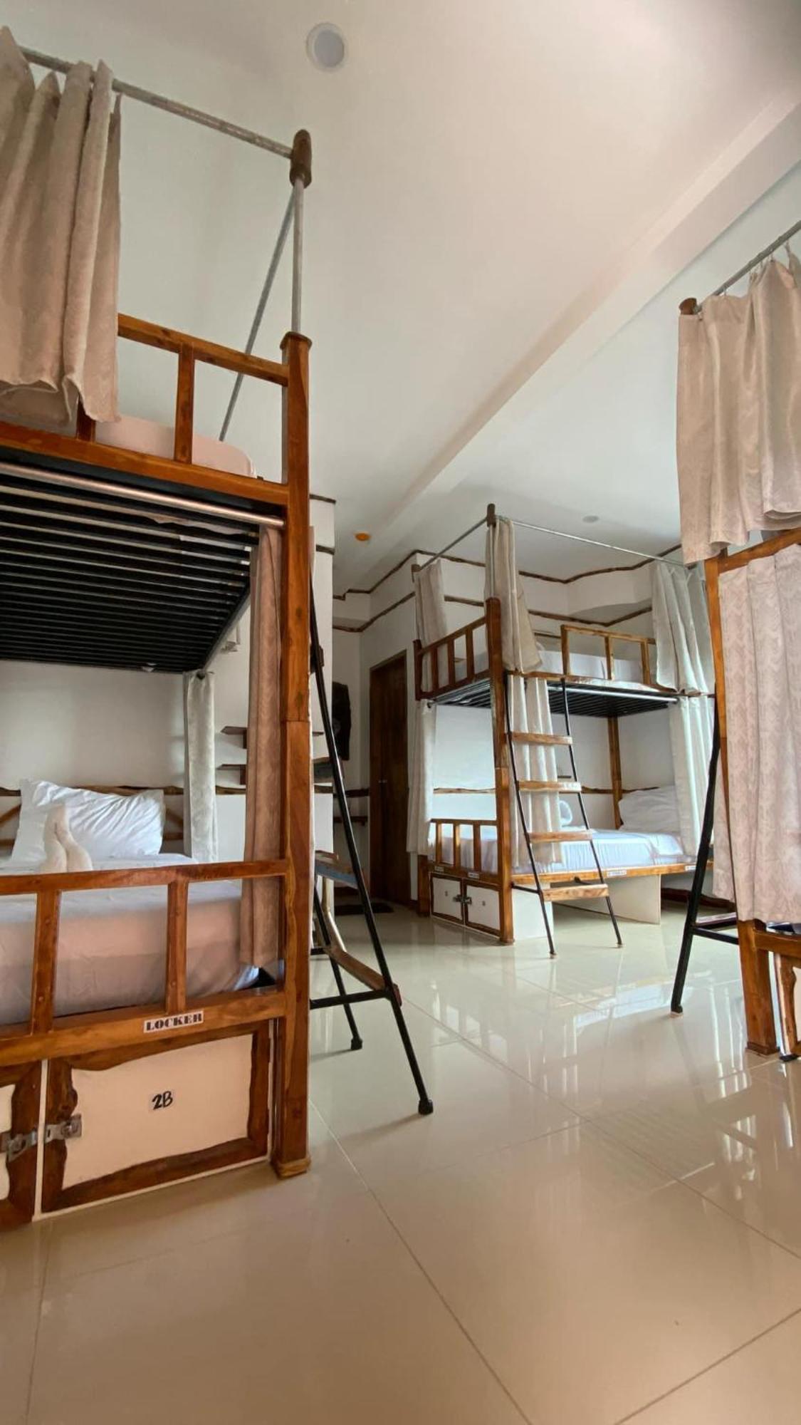 The Hat Trick Hostel Basdiot Экстерьер фото