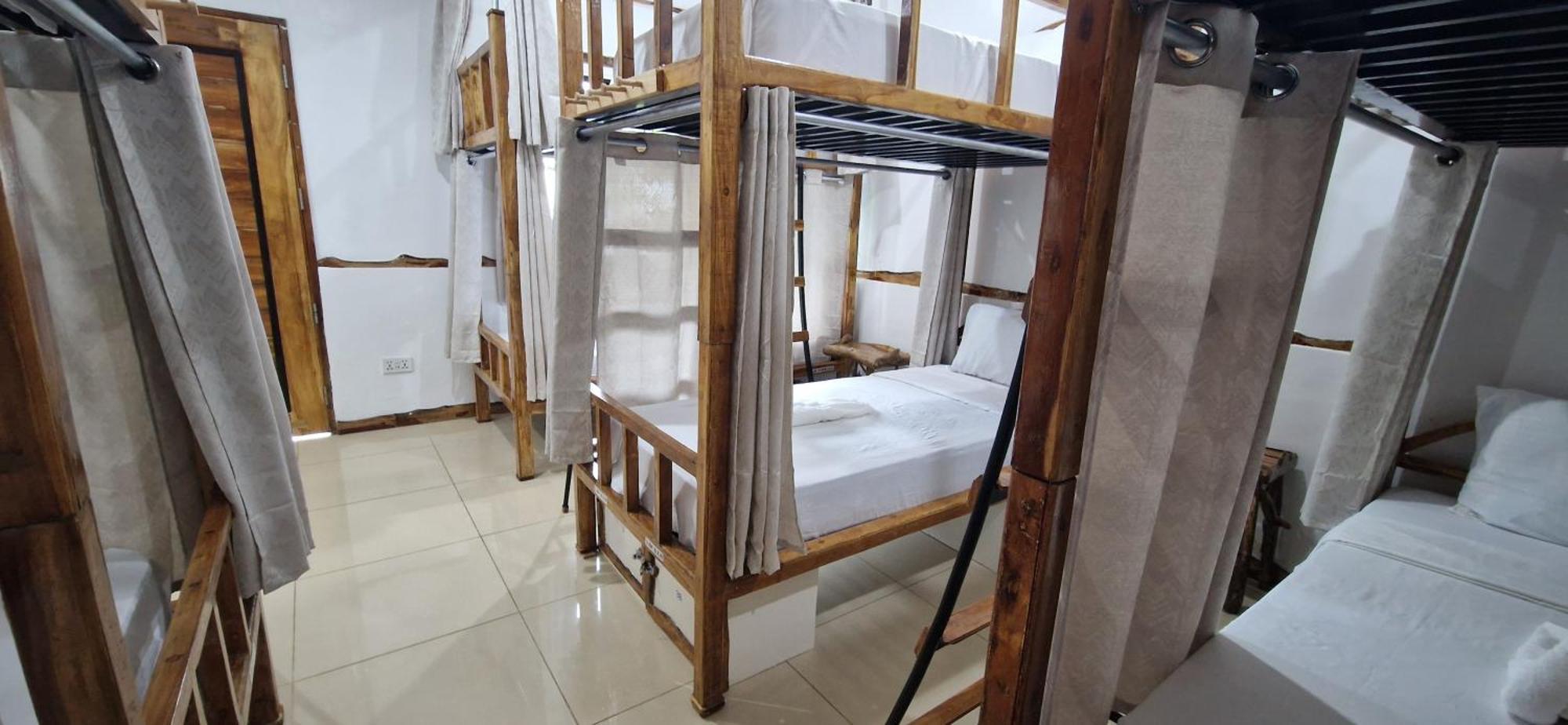 The Hat Trick Hostel Basdiot Экстерьер фото