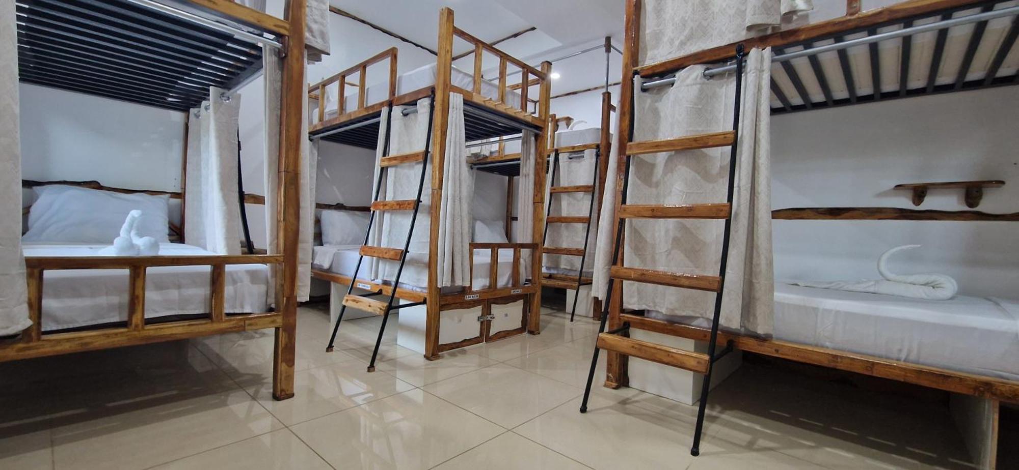 The Hat Trick Hostel Basdiot Экстерьер фото