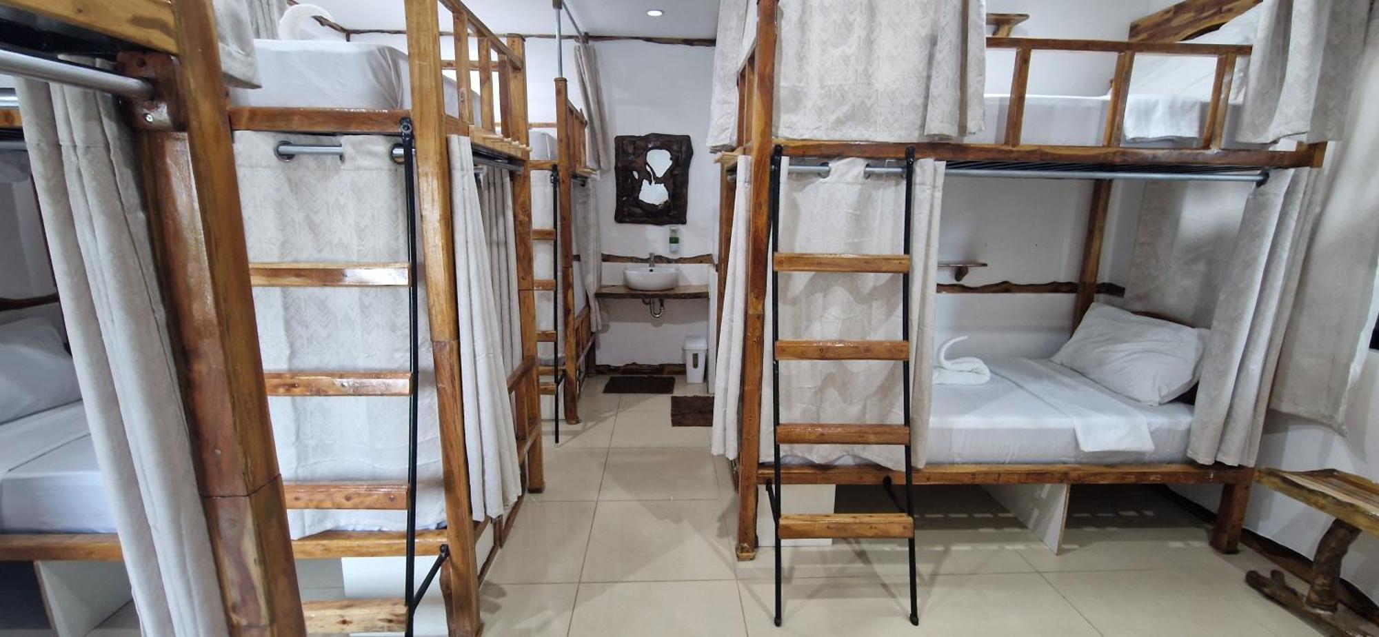 The Hat Trick Hostel Basdiot Экстерьер фото